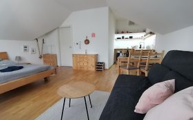 Moji Sousedi - Apartmán Červená